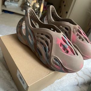 Yeezy foam runner kids size